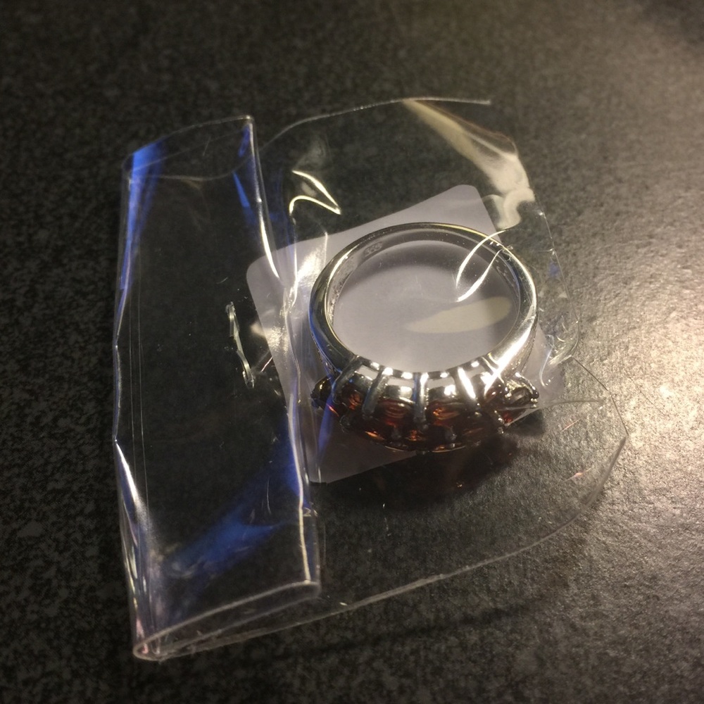 925 SS Ring w/Genuine Garnets Size 7